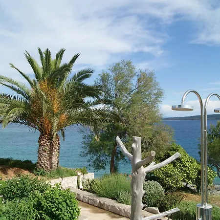 Zavala 553e * Jelsa (Hvar)